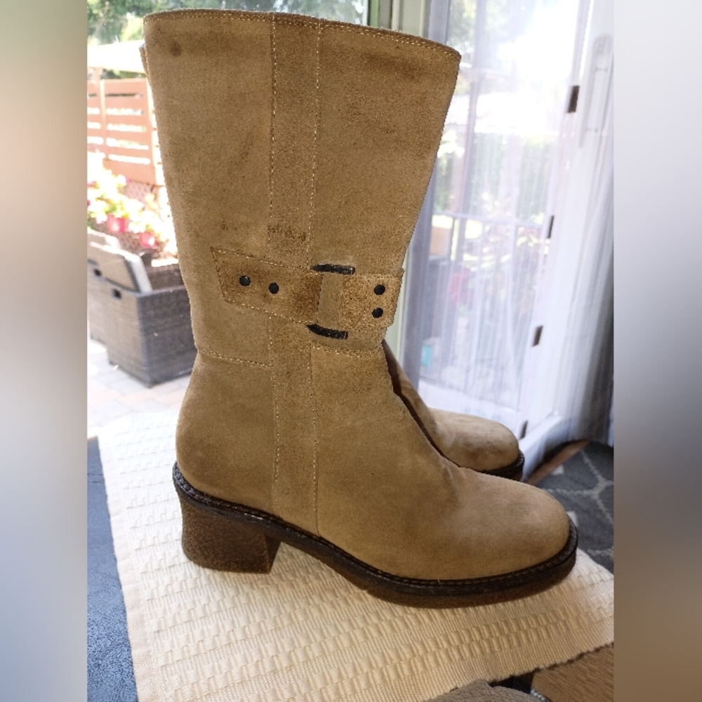 NWT.Women's Tan Suede Boots Size 36.usa 5.5Smal Stains From Storage.